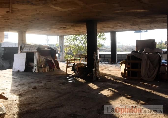 Tensión en San Pío X durante el desalojo de okupas en un edificio abandonado