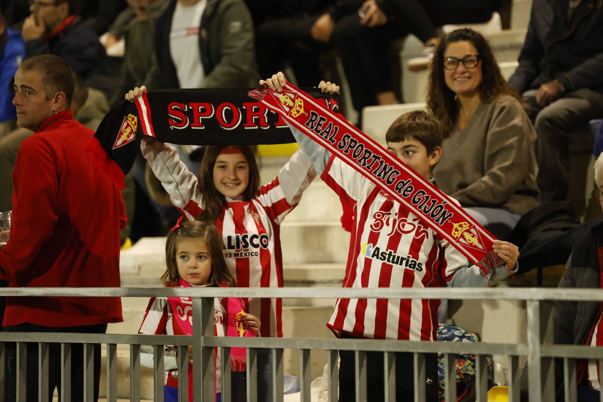 EN IMÁGENES: Gran ambiente en Mieres para el Caudal-Sporting de Copa del Rey