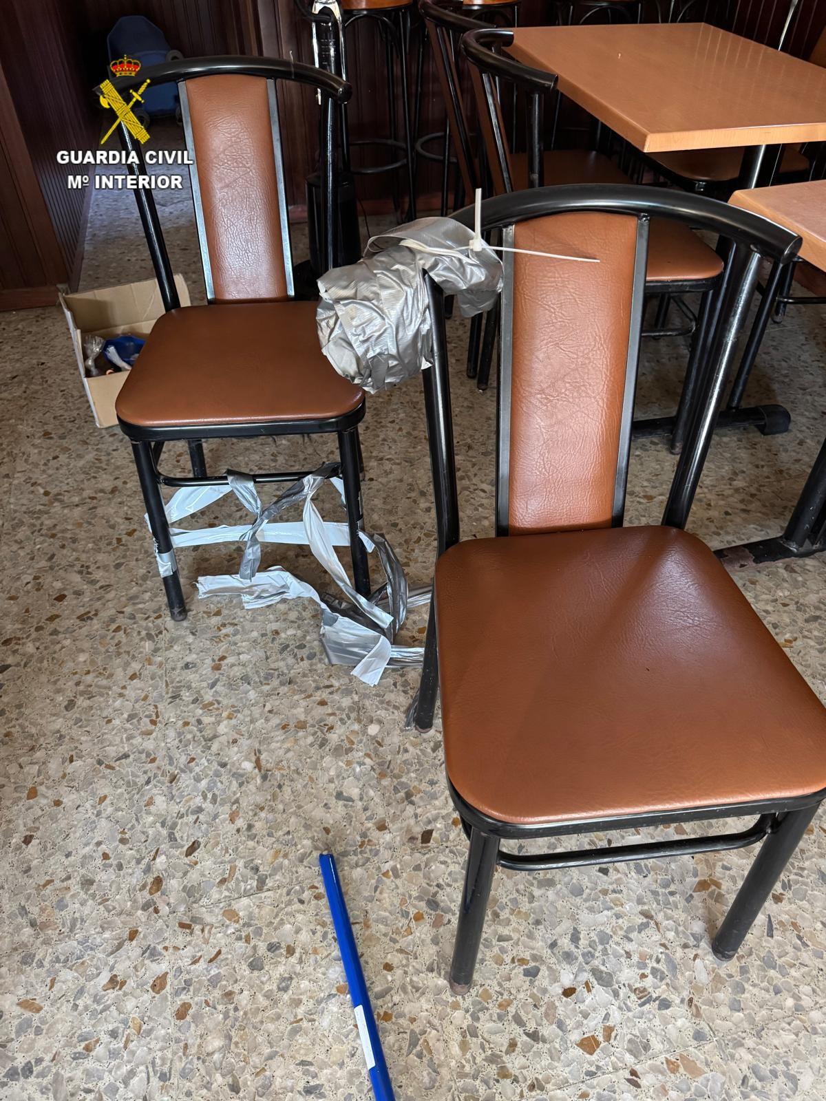 Material utilizado para amordazar a los empleados de los bares