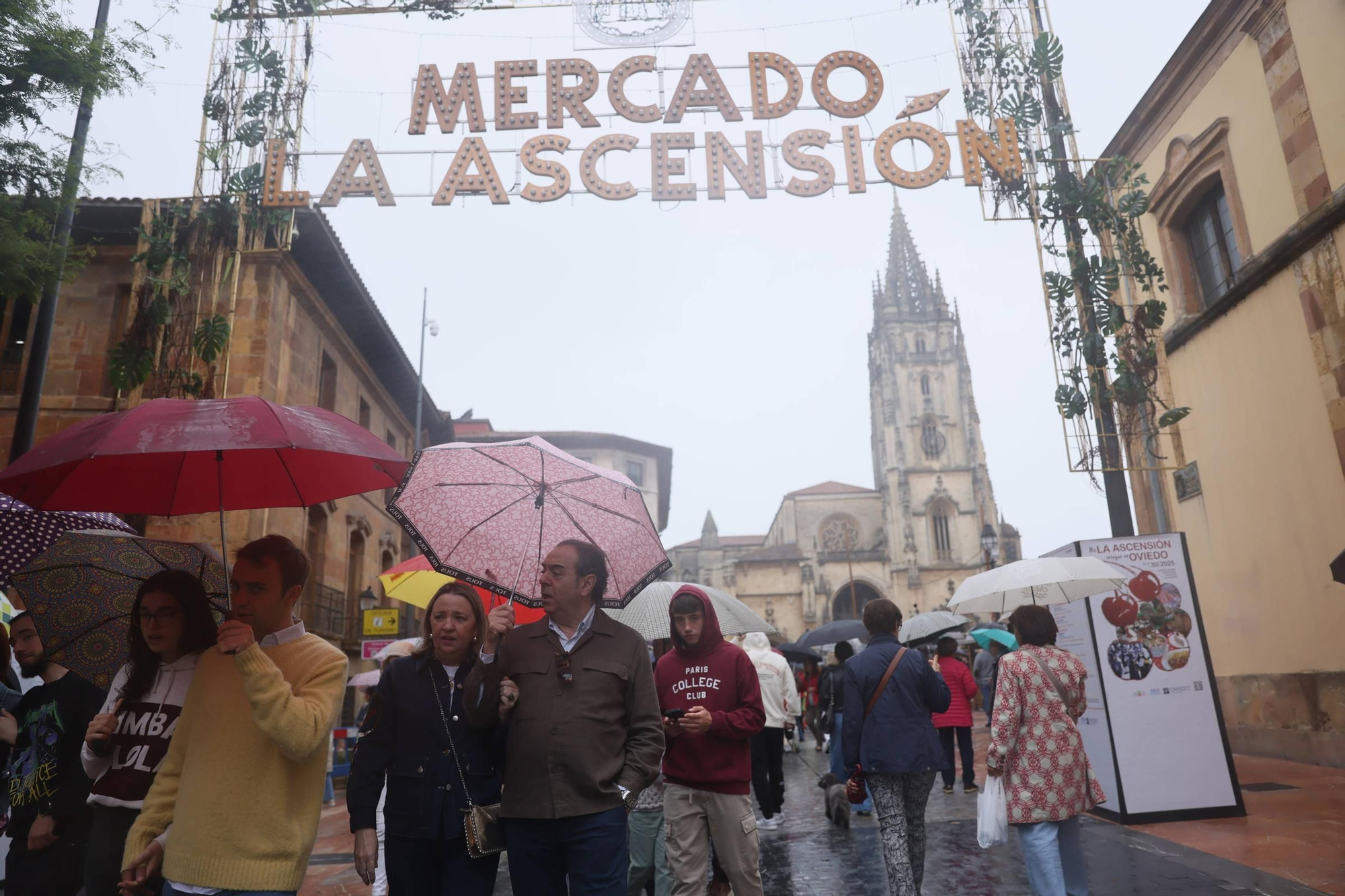 EN IMÁGENES | Último día de la feria de La Ascensión que convivió con el partido por el ascenso