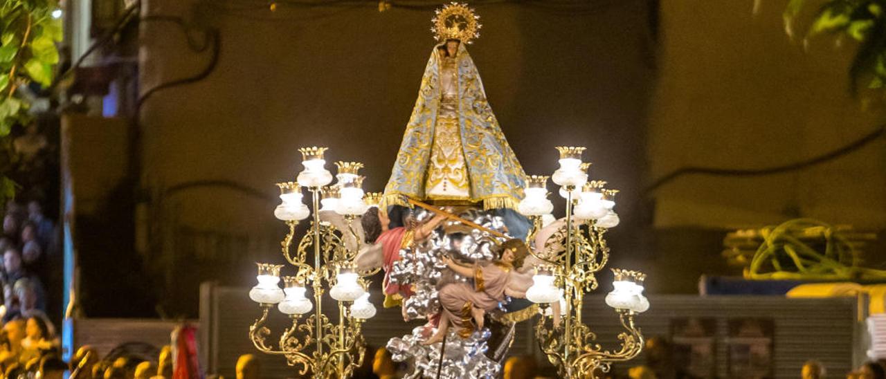 La procesión en honor a la patrona de Benidorm que se celebra cada domingo de fiestas.