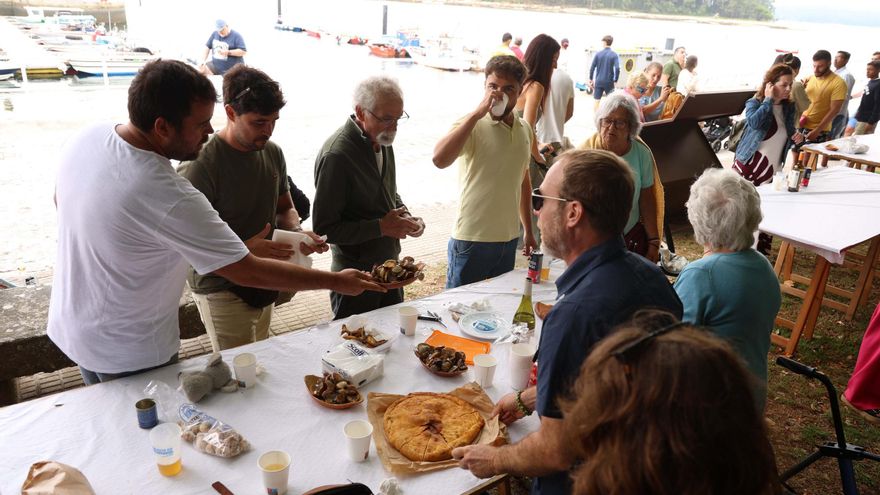 La Festa da Ameixa aspira a vender hoy 500 raciones de paella