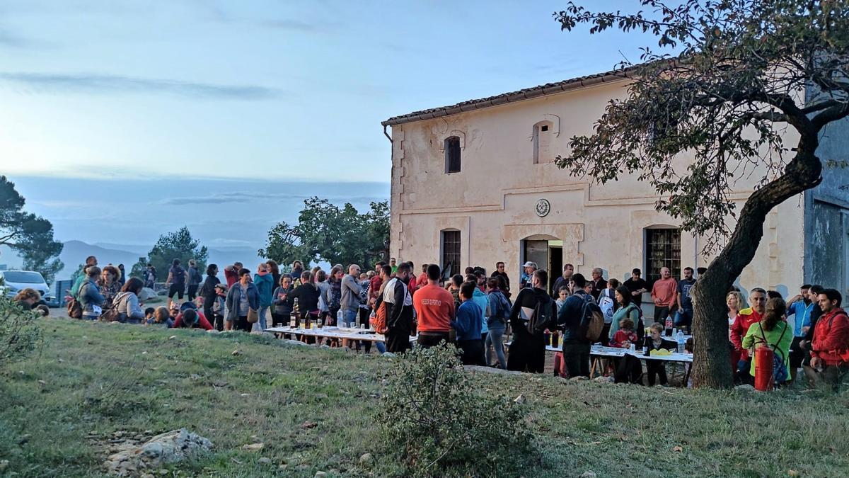 Participantes en el primer encuentro de la agrupación &quot;L&#039;Alforí&quot;.