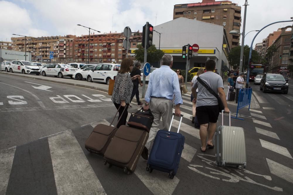 Los taxistas colapsan el centro de Alicante