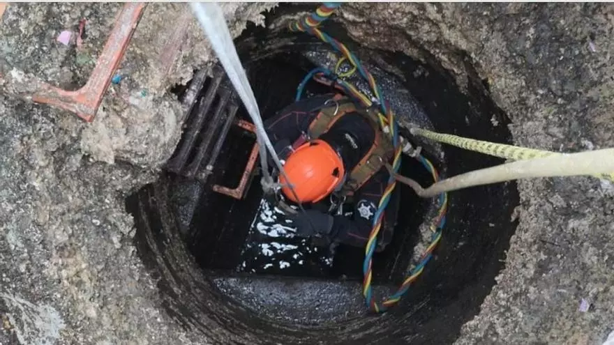 Ultiman la obra de sellado de las filtraciones de agua en el saneamiento de la villa de Luarca