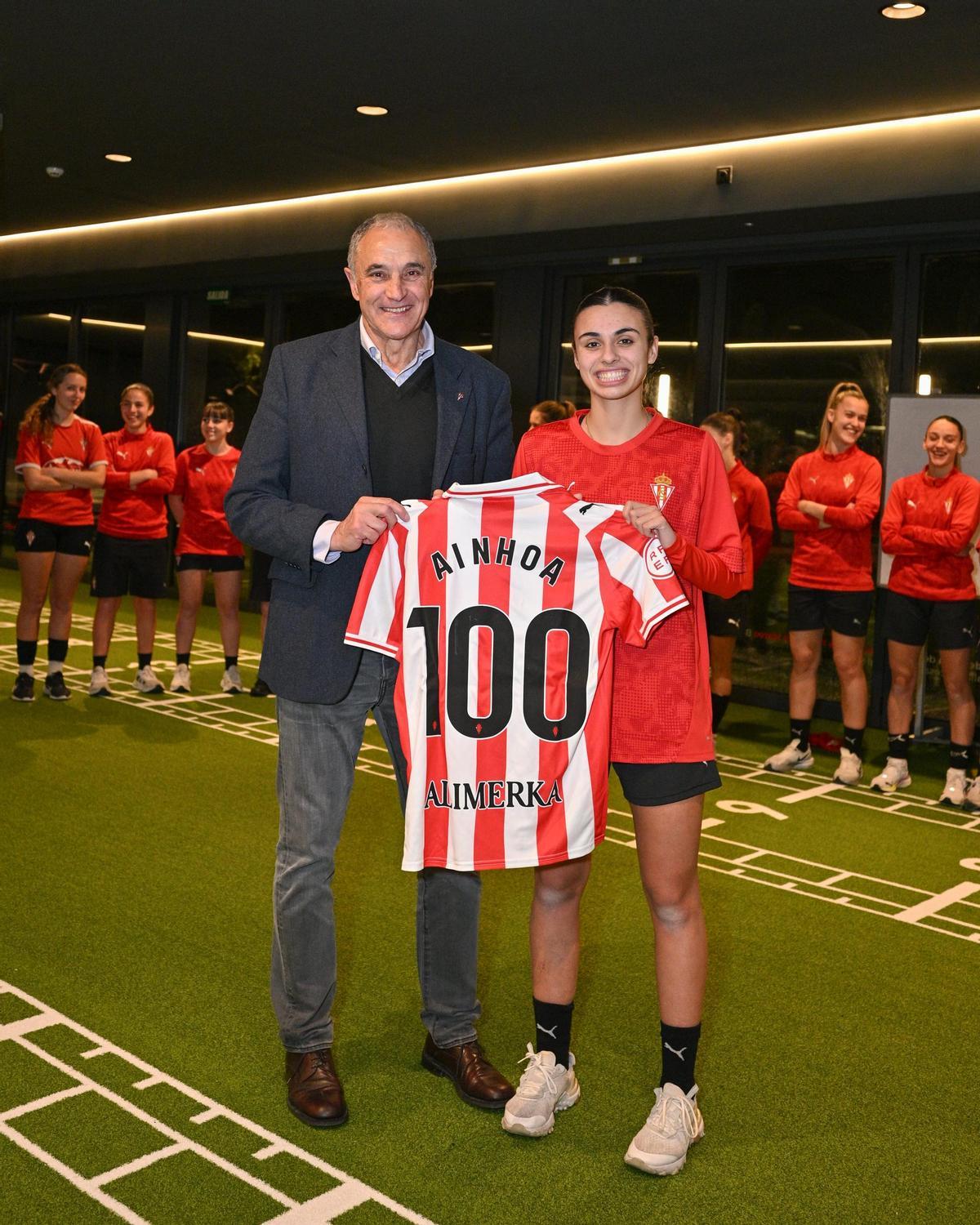 Un momento del homenaje a Ainhoa en Mareo.