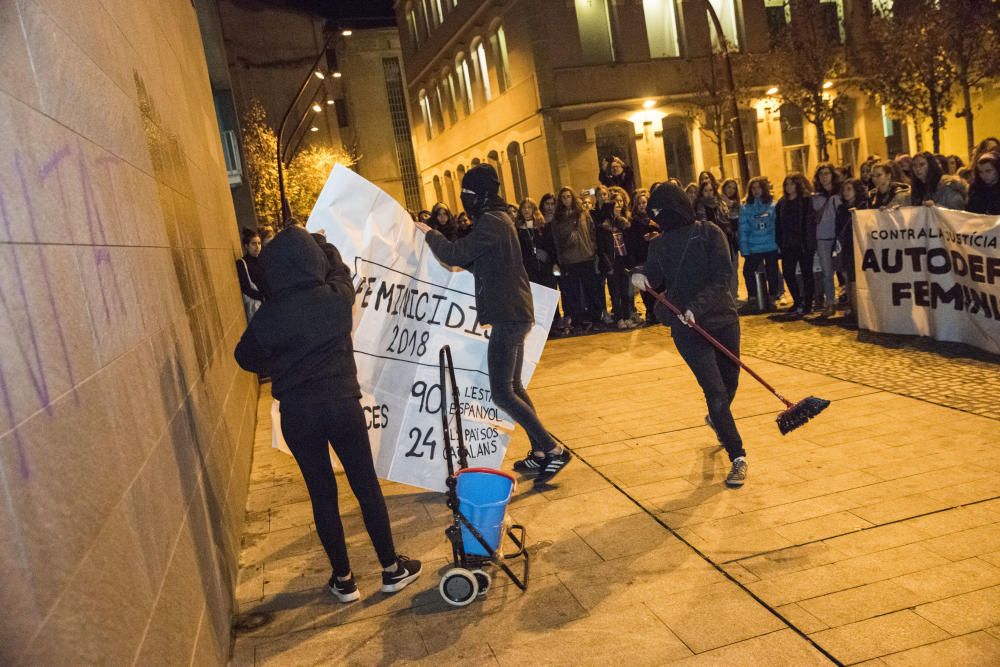 Unes 400 persones es manifesten a Manresa contra la violència masclista