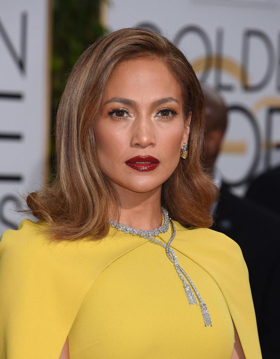 Jennifer Lopez con sombra dorada