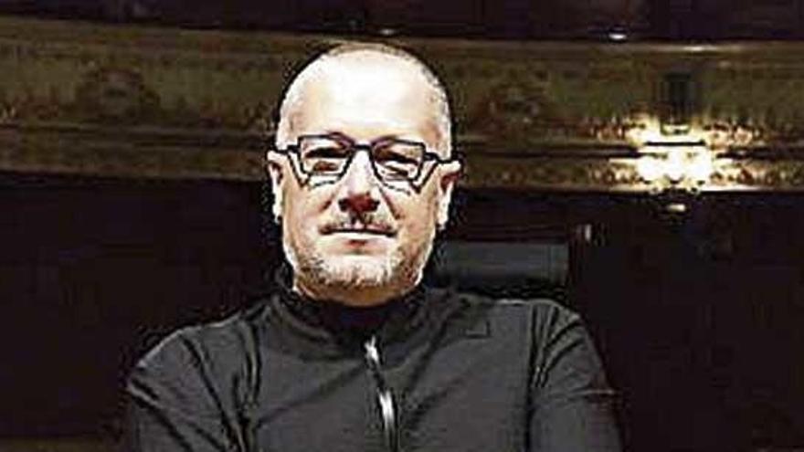 O director do Teatro Rosalía de Castro, Paulo Rodríguez.