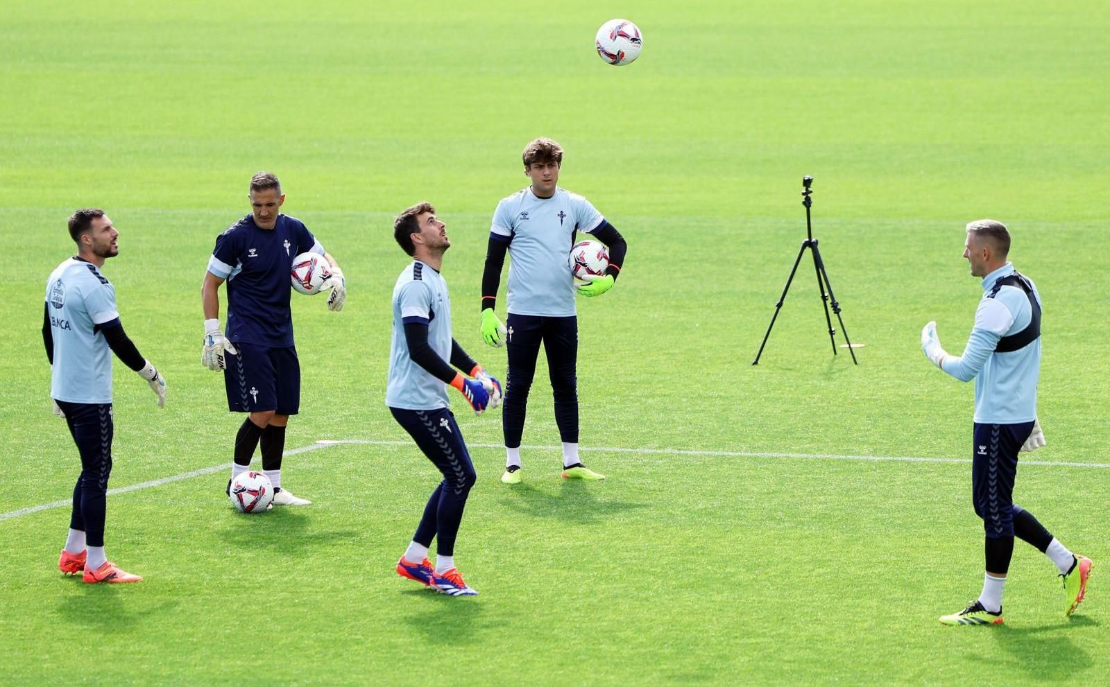 Guaita (dcha.), Iván Villar, César Fernández, Marc Vidal y Nando Villa, durante un entrenamiento en Afouteza