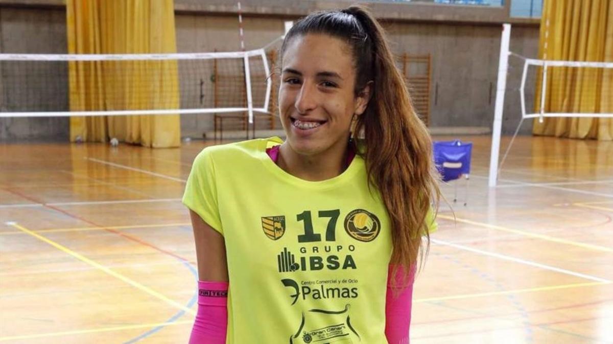 Omaira Perdomo, en un entrenamiento con su club de voleibol de Las Palmas.