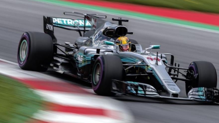 Hamilton manda un aviso a Vettel en los libres