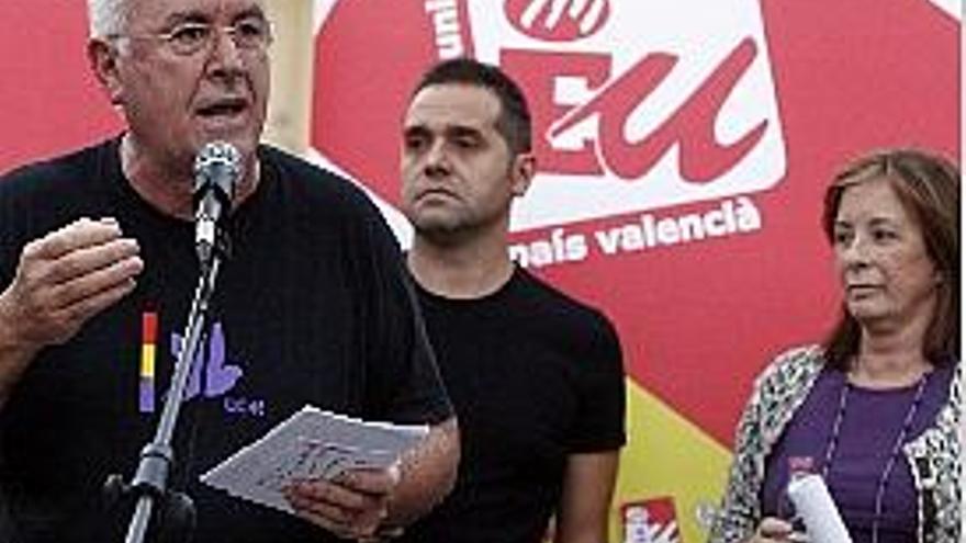 Cayo Lara, Amadeu Sanchis y Marga Sanz, ayer en Valencia.