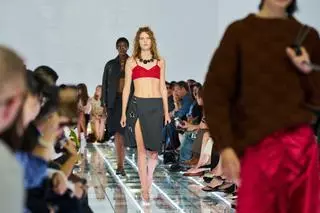 La fiesta de las faldas de Prada: así fue el desfile en Milán que convirtió esta prenda en protagonista absoluta