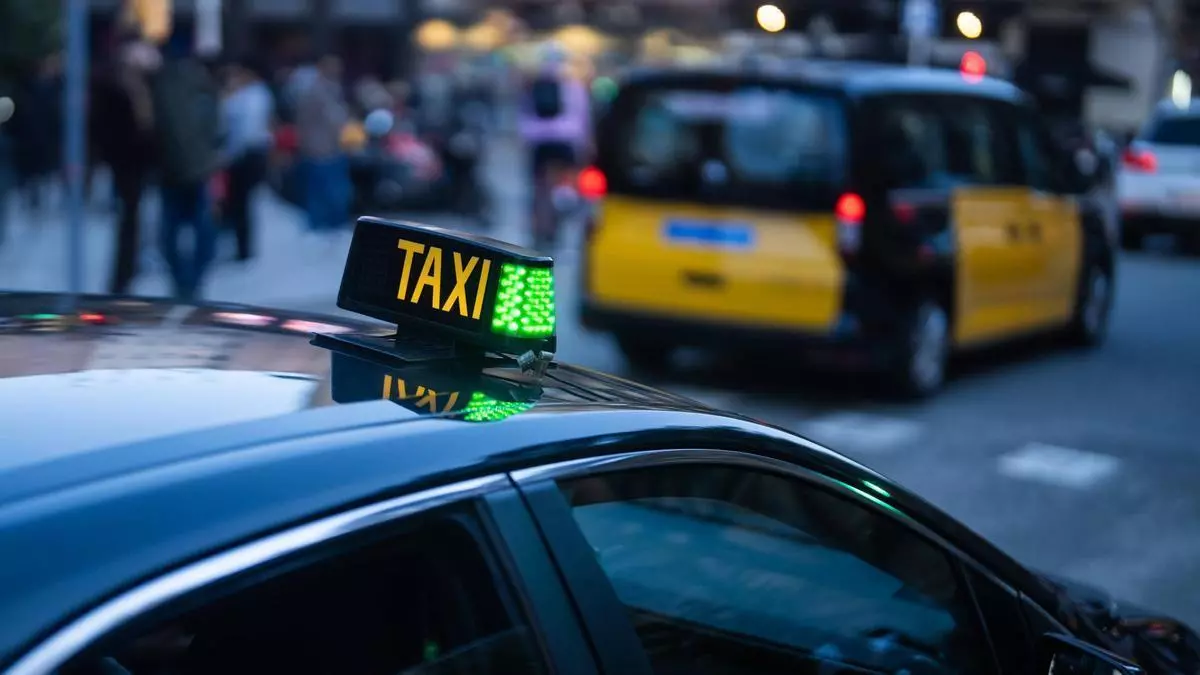 Un taxista de 64 años consigue una pensión vitalicia de 2.152 euros tras recurrir la incapacidad que le reconoció el INSS