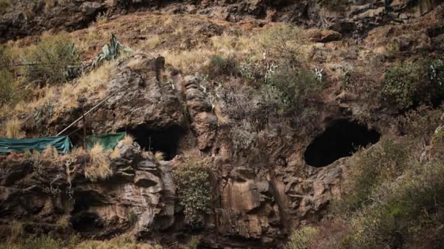 Exterior de la Cueva de Bencomo.