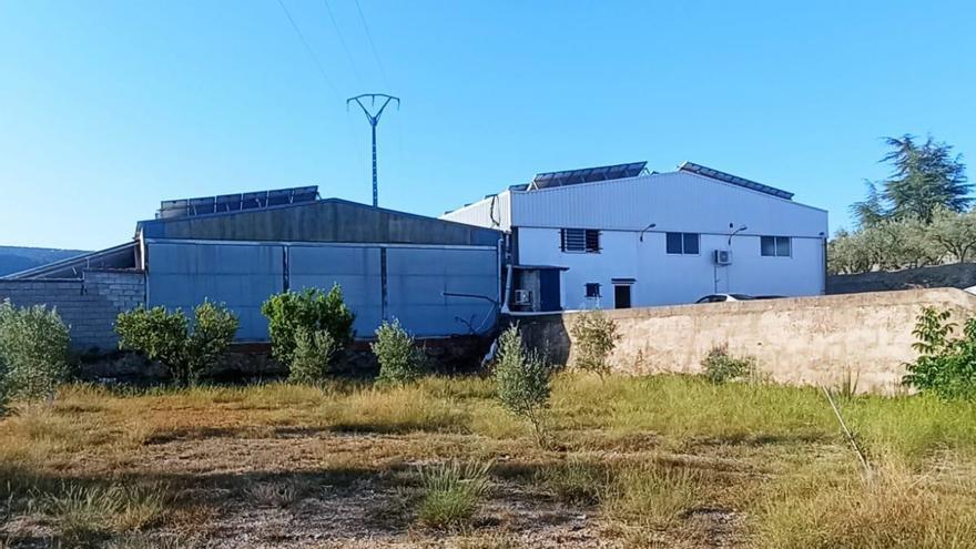 Regularizan una fábrica textil construida en suelo no urbanizable de Enguera