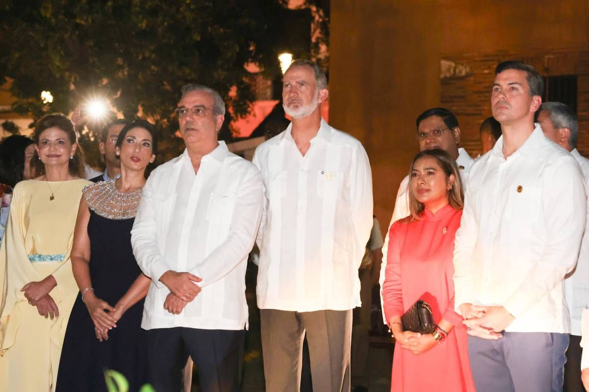 El look del rey Felipe VI con guayabera blanca en República Dominicana