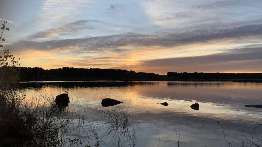 Embalse de la Estanca, en Alcañiz, que forma parte de la Vía Verde de Ojos Negros