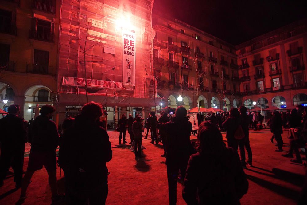 Unes 150 persones es manifesten a Girona sota el lema «Prou repressió, antiavalots dissolució»