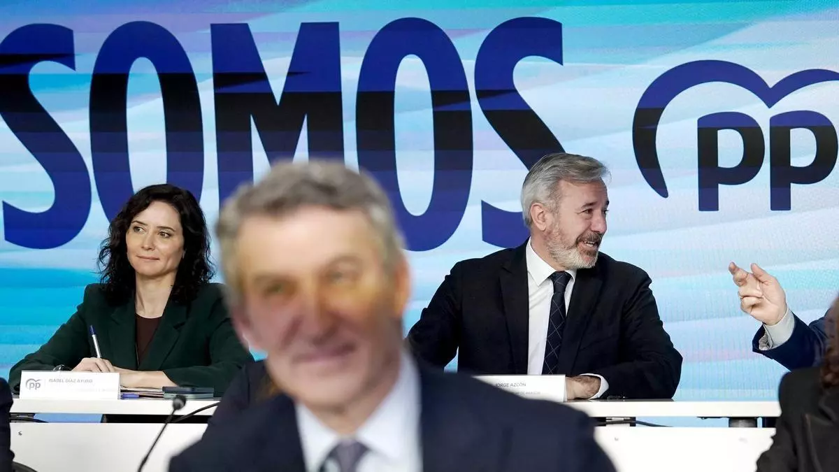 Feijóo apela a la "responsabilidad" de Vox: "No pueden convertirse en un muro, porque yo no soy Sánchez"