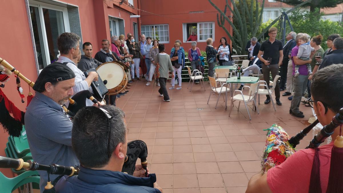 Los músicos, familiares y allegados en la despedida a Cristina Fontán Domínguez, en el Restaurante Pereiro.