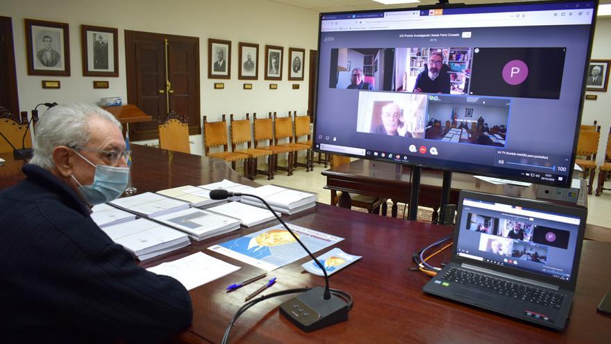 Reunión del jurado de una de las ediciones del Premio Ferro Couselo