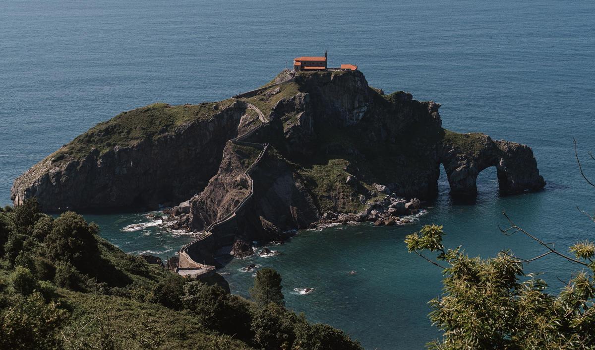 Vista de la ermita de San Juan de Gaztelugatxe, en Bermeo, que en su día fue 'Rocadragón' en la serie de 'Juego de Tronos'.