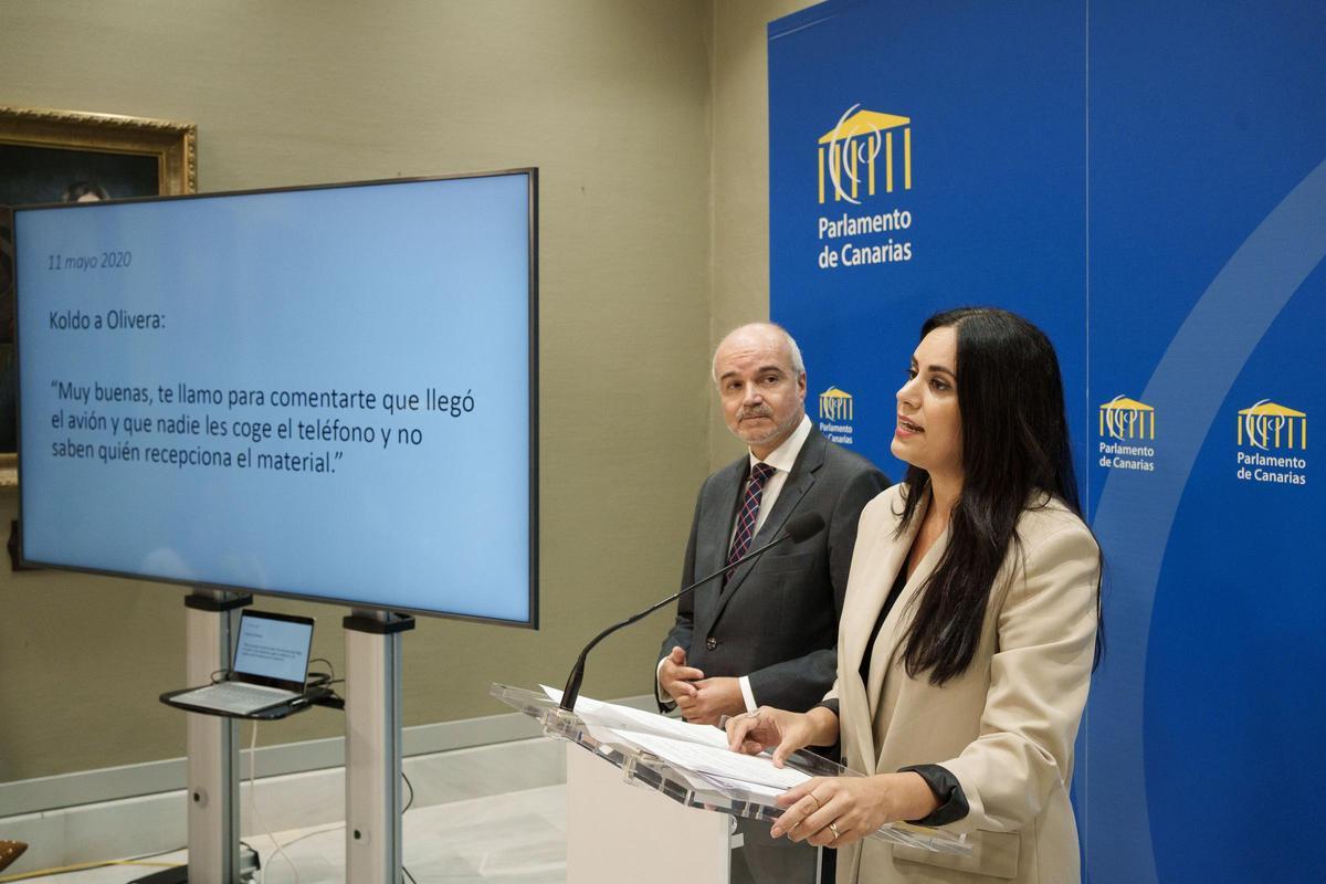 Vidina Espino y José Alberto Díaz Estébanez durante la rueda de prensa en el Parlamento.