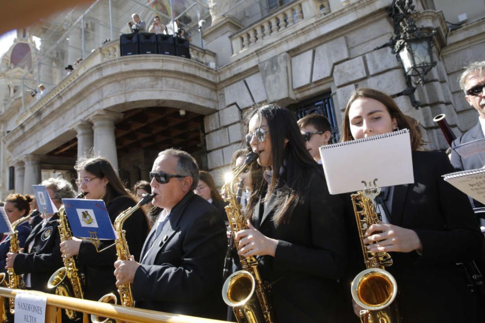 Búscate en el público de la mascletà del 1 de marzo