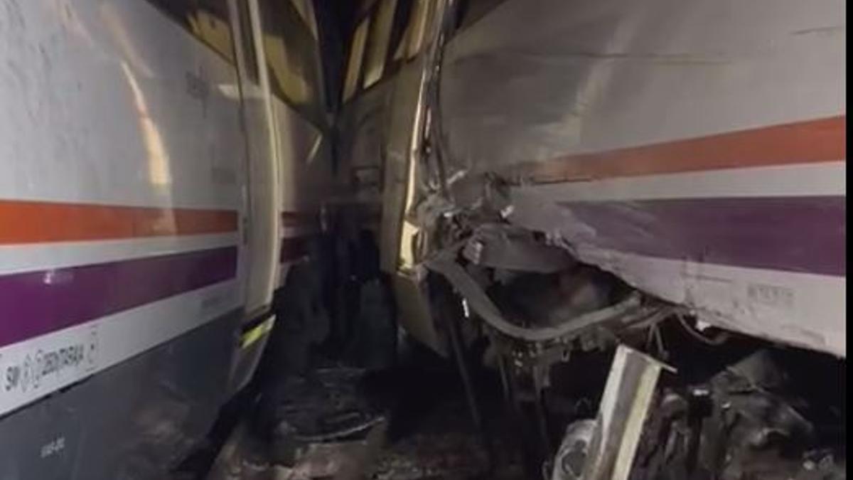 Estado en el que quedaron los dos trenes accidentados en El Chorro