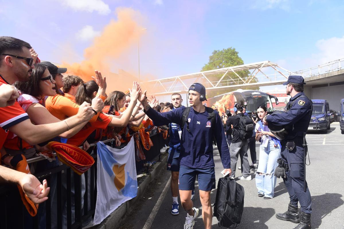 Recibimiento al Leyma antes de la final por el ascenso ante Estudiantes