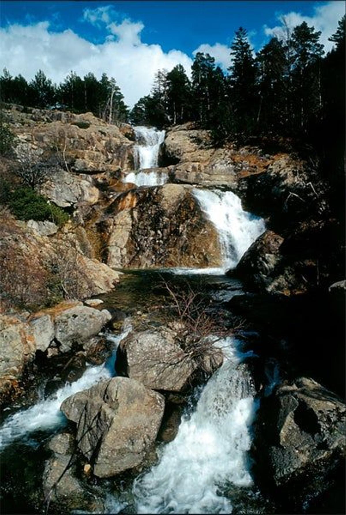 Cascada en pleno Parque Nacional de Aigüestores.