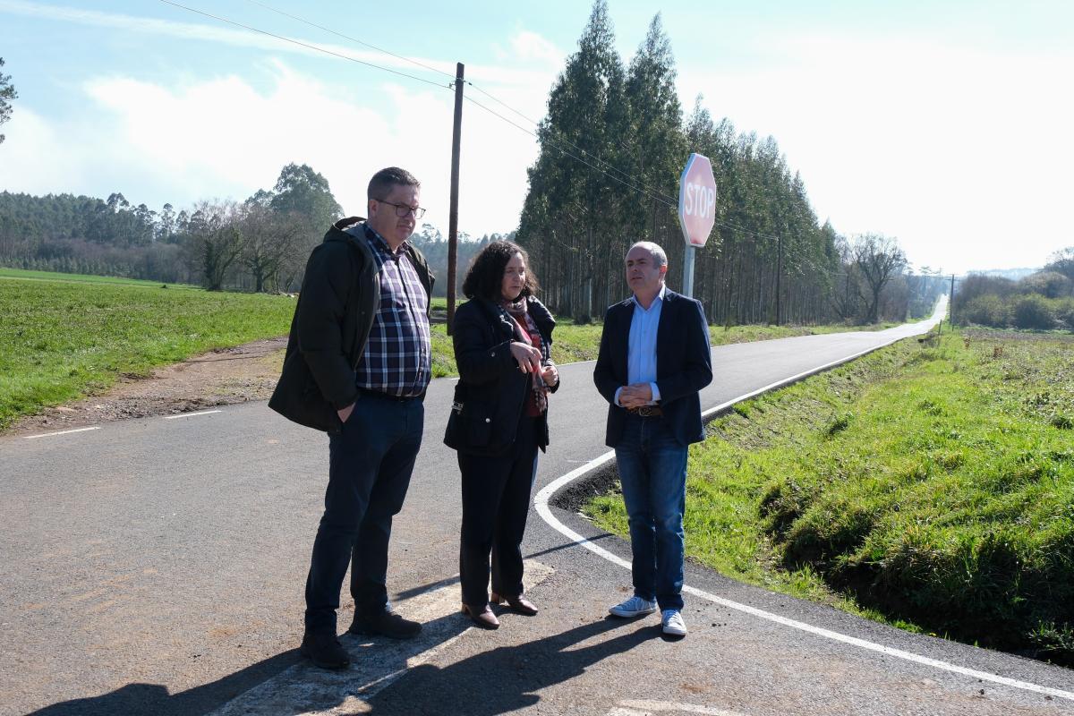 Belén do Campo acompañada del alcalde de Tordoia, Antonio Pereiro, a la derecha.