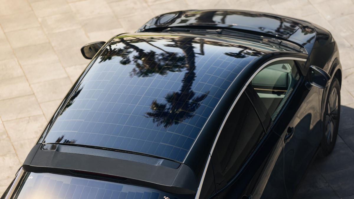 Nissan Ariya con paneles solares