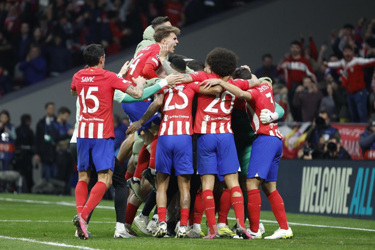 La plantilla del Atlético de Madrid celebrando el pase a cuartos