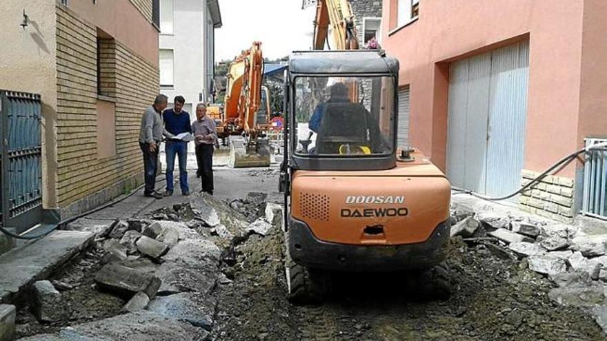 L&#039;alcalde de la Seu, Albert Batalla, en la visita d&#039;obres a Mallol