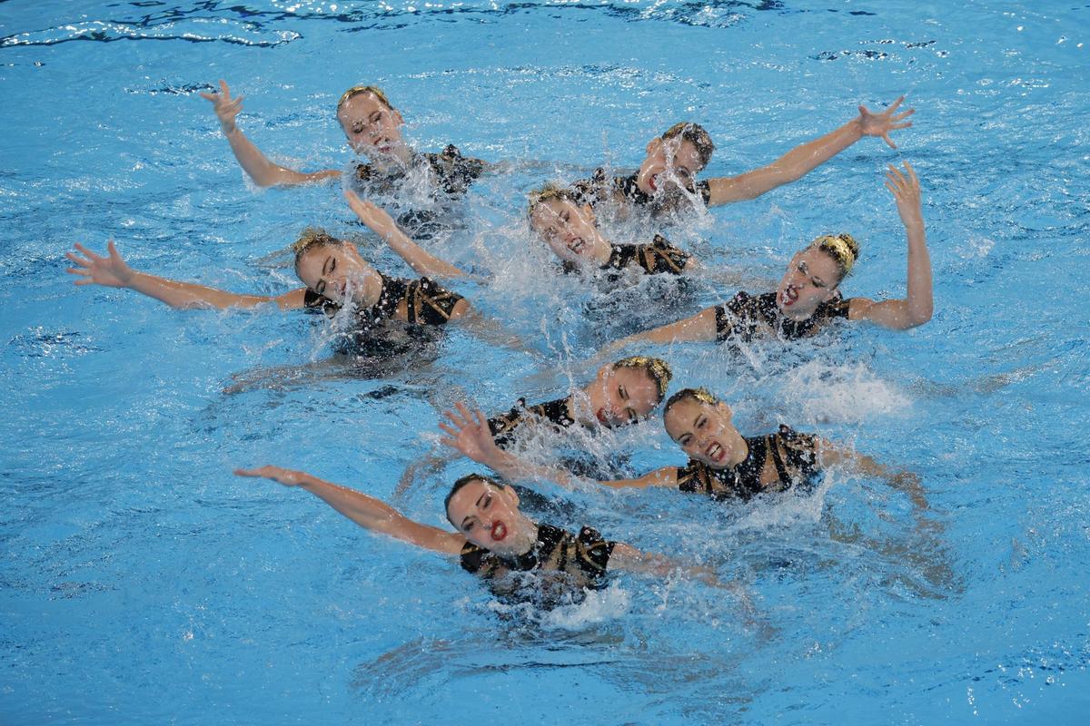 España da el gran salto y regresa con el bronce al Olimpo de natación artística. El equipo español de natación artística se luce en la definitiva rutina acrobática y logra la medalla de bronce, el primer metal en la disciplina desde Londres 2012.