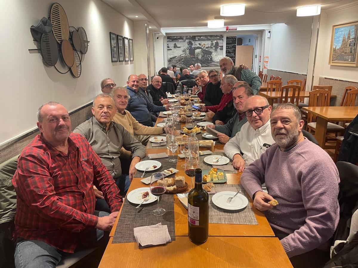 Cocido de la promoción de 1981 del Colegio Peleteiro