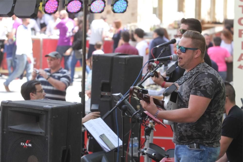 Gran ambiente en al Fiesta de las Cruces de Mayo en Cartagena