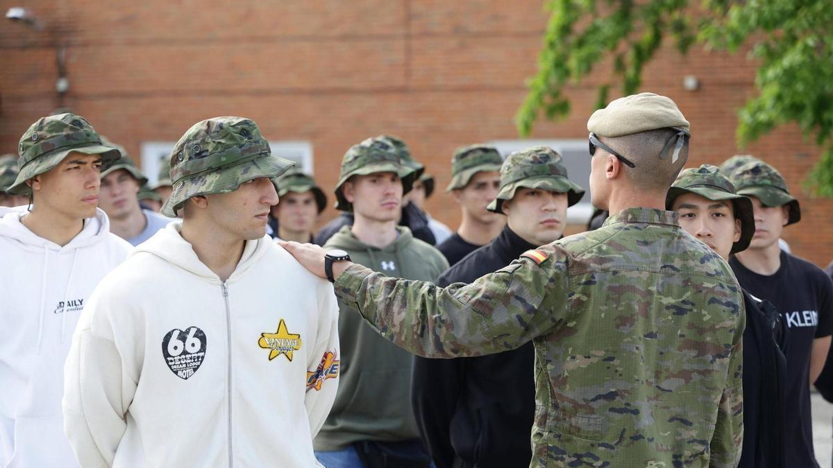 Formación militar en el Cefot de Cáceres.