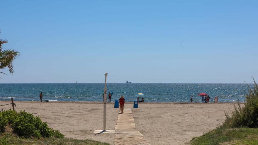 Asistido un hombre semiahogado en la playa de El Pinar de Castelló