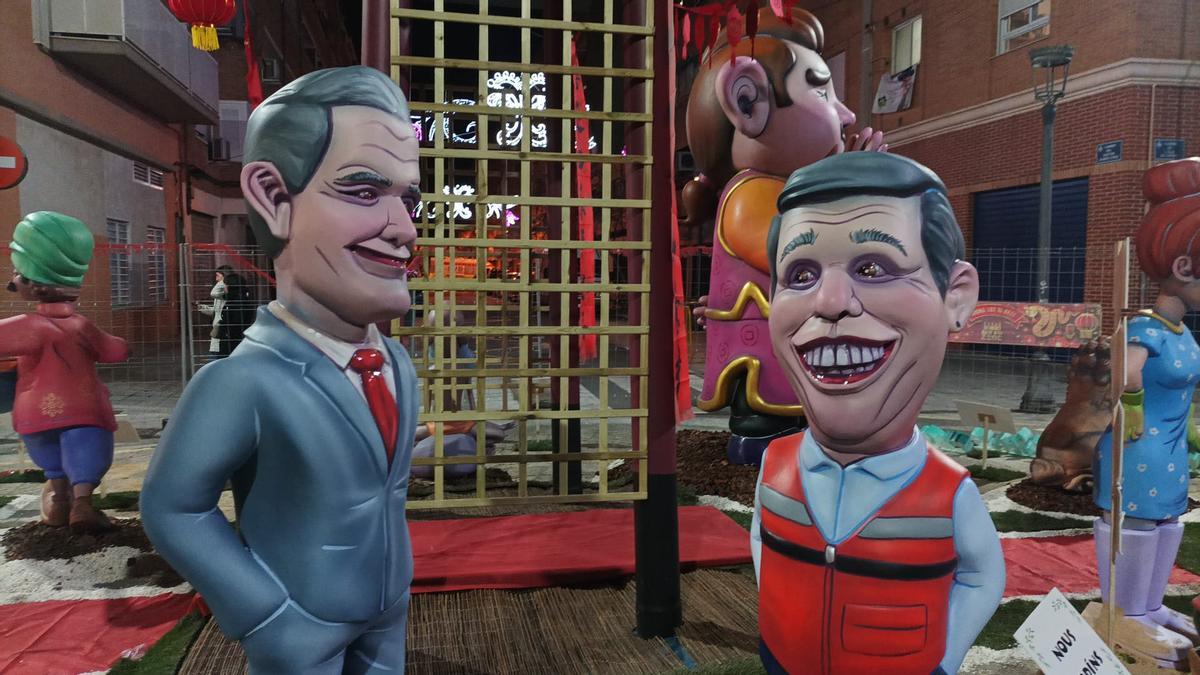 Pedro Sánchez y Carlos Mazón, retratados en una falla de la Malvarrosa.