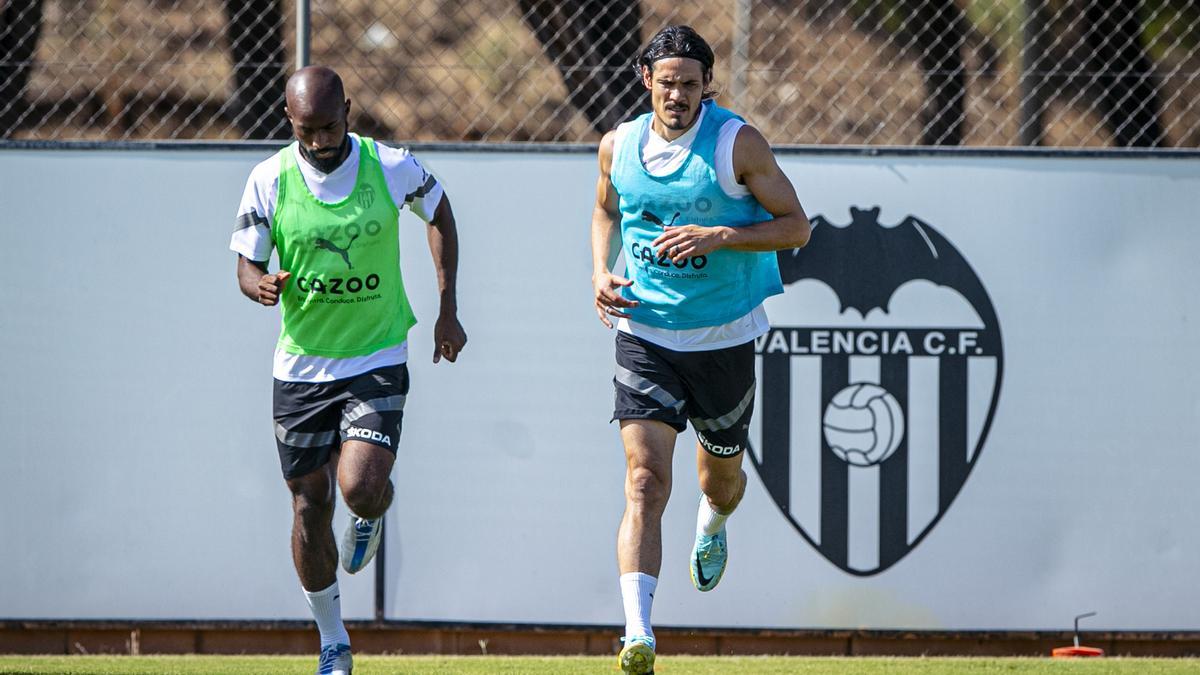 El uruguayo ha entrenado por primera vez con el resto de sus compañeros en Paterna