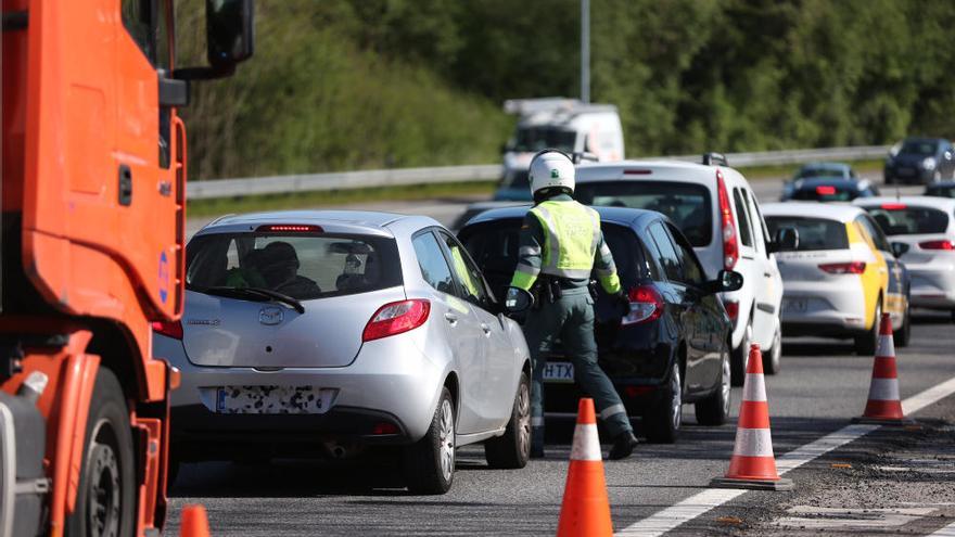 Un camión pierde su carga y corta el acceso en Porriño a la autovía A-52 desde Vigo más de 5 horas