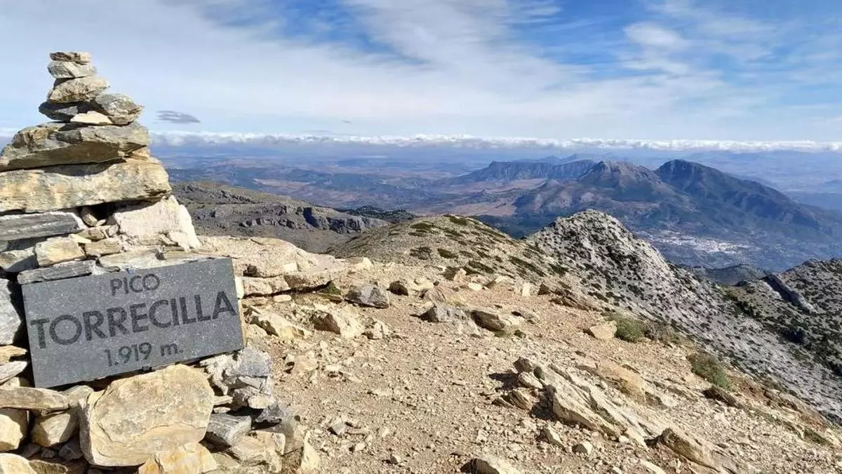 Hallado con vida un senderista tras pasar la noche a -4º y vientos de 120 km/h en la Sierra de las Nieves