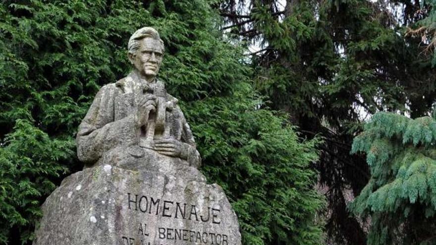 Vilagarcía dedicó un jardín al inventor de la penicilina, Alexander Fleming.  // Iñaki Abella