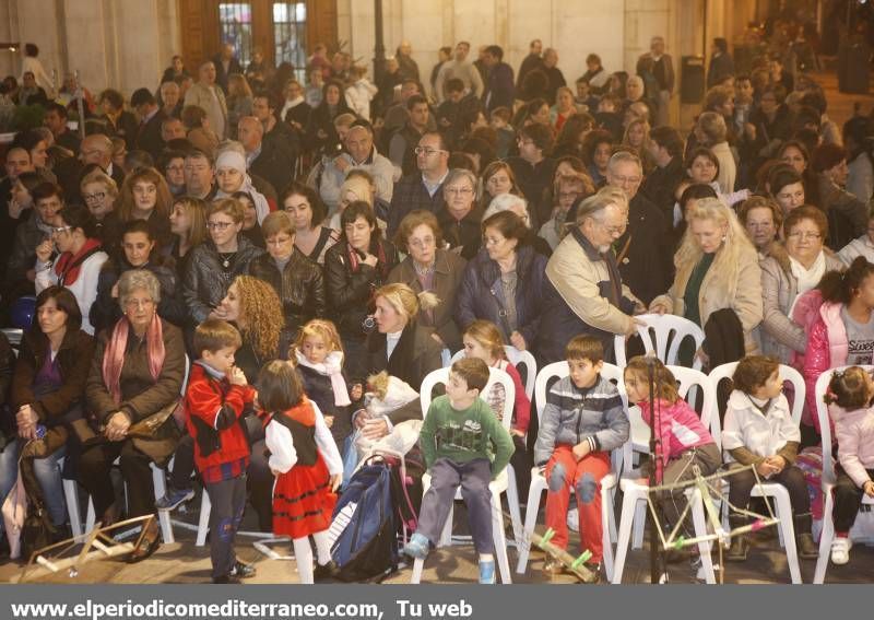 GALERÍA DE FOTOS -- Villancicos en el Mercat de Nadal