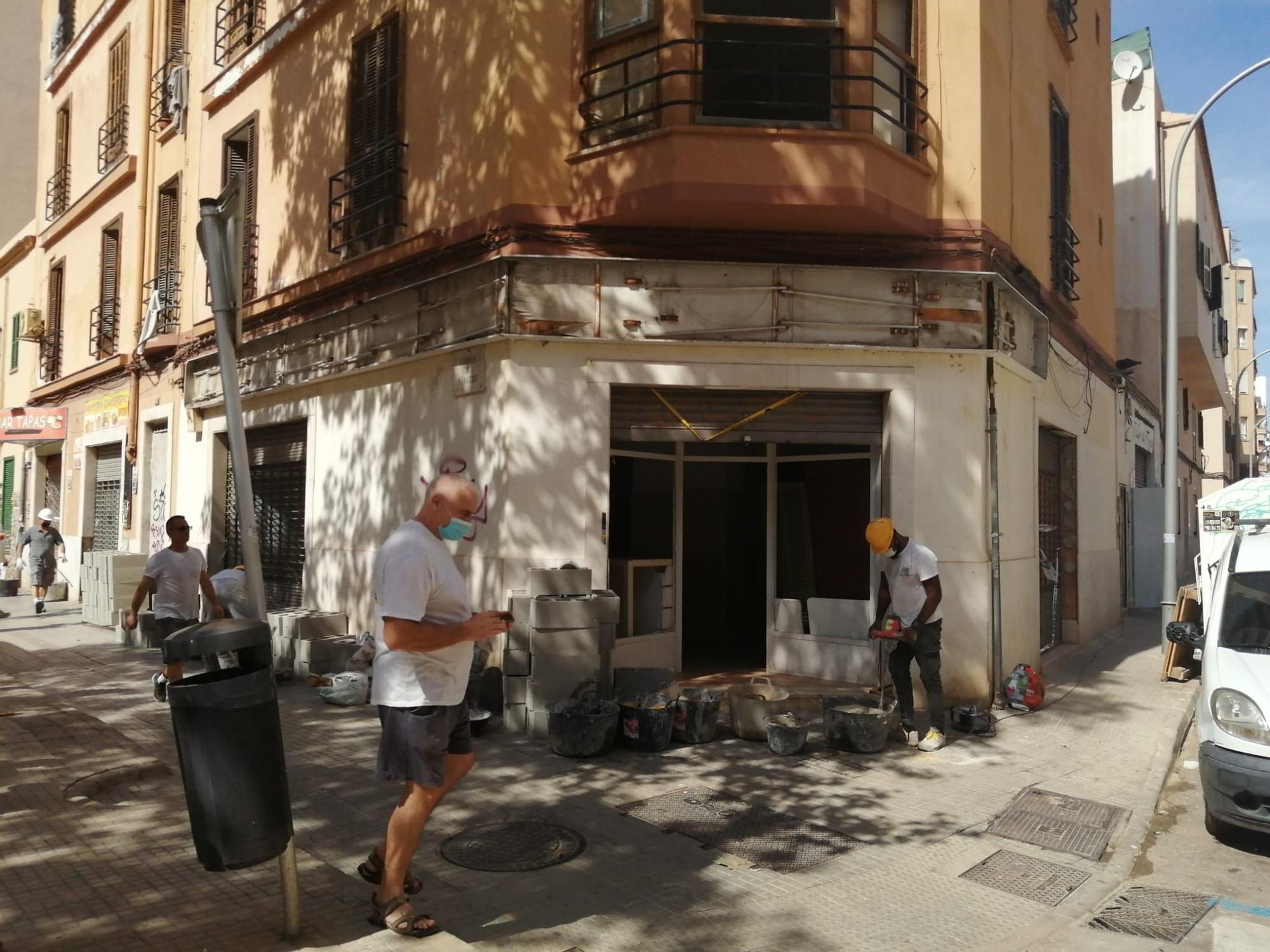 Tapian el edificio okupado de la calle Manacor de Palma tras el incendio