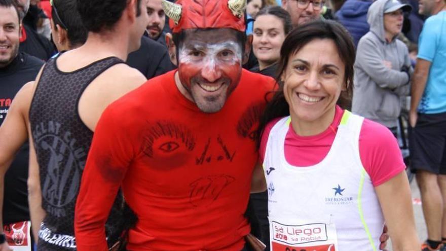 El atleta Miquel Capó junto a la vencedora Sebastiana Llabrés.